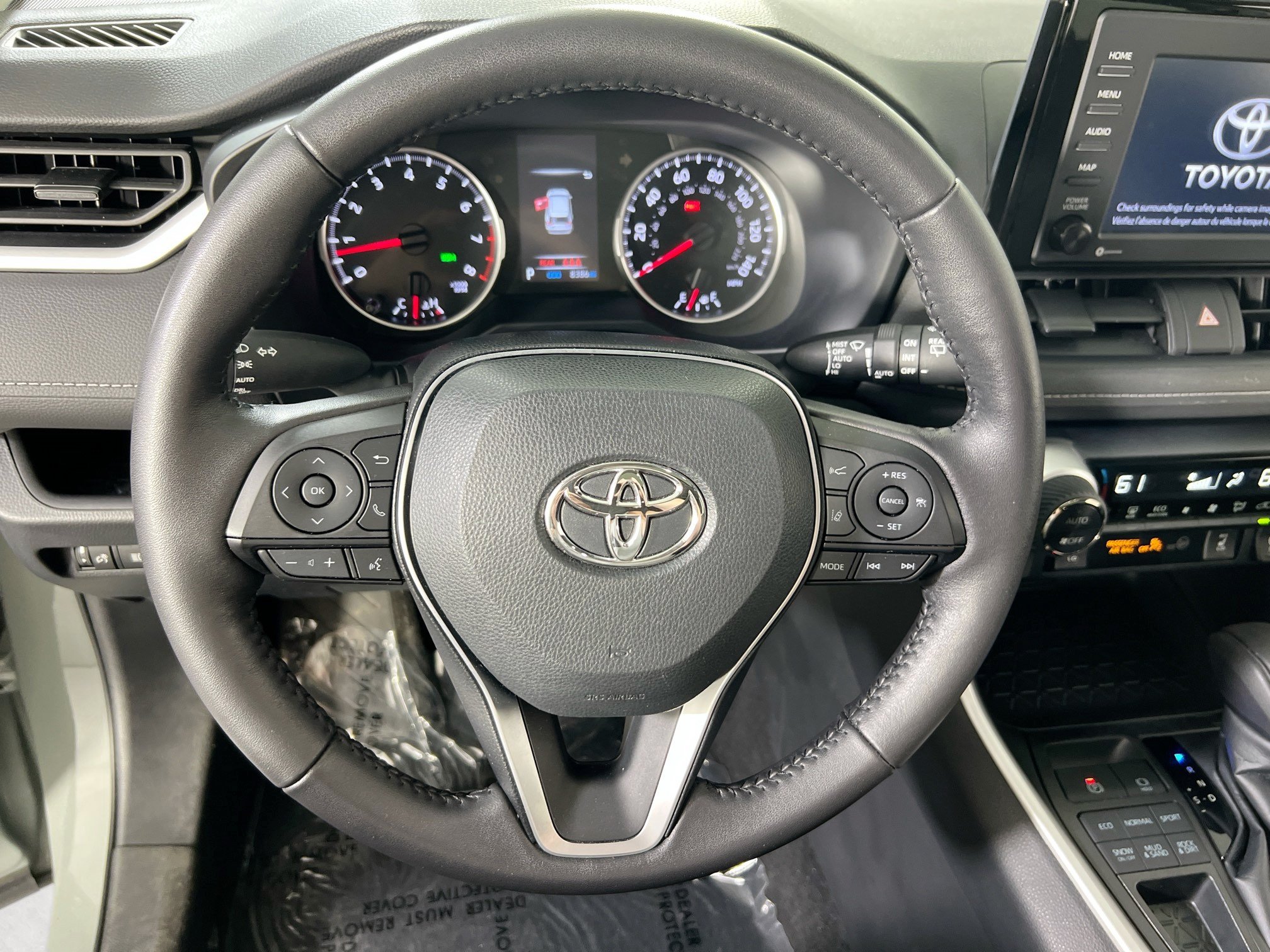 Used 2022 Toyota RAV4 XLE w/ Convenience Package AWD/4WD image 11