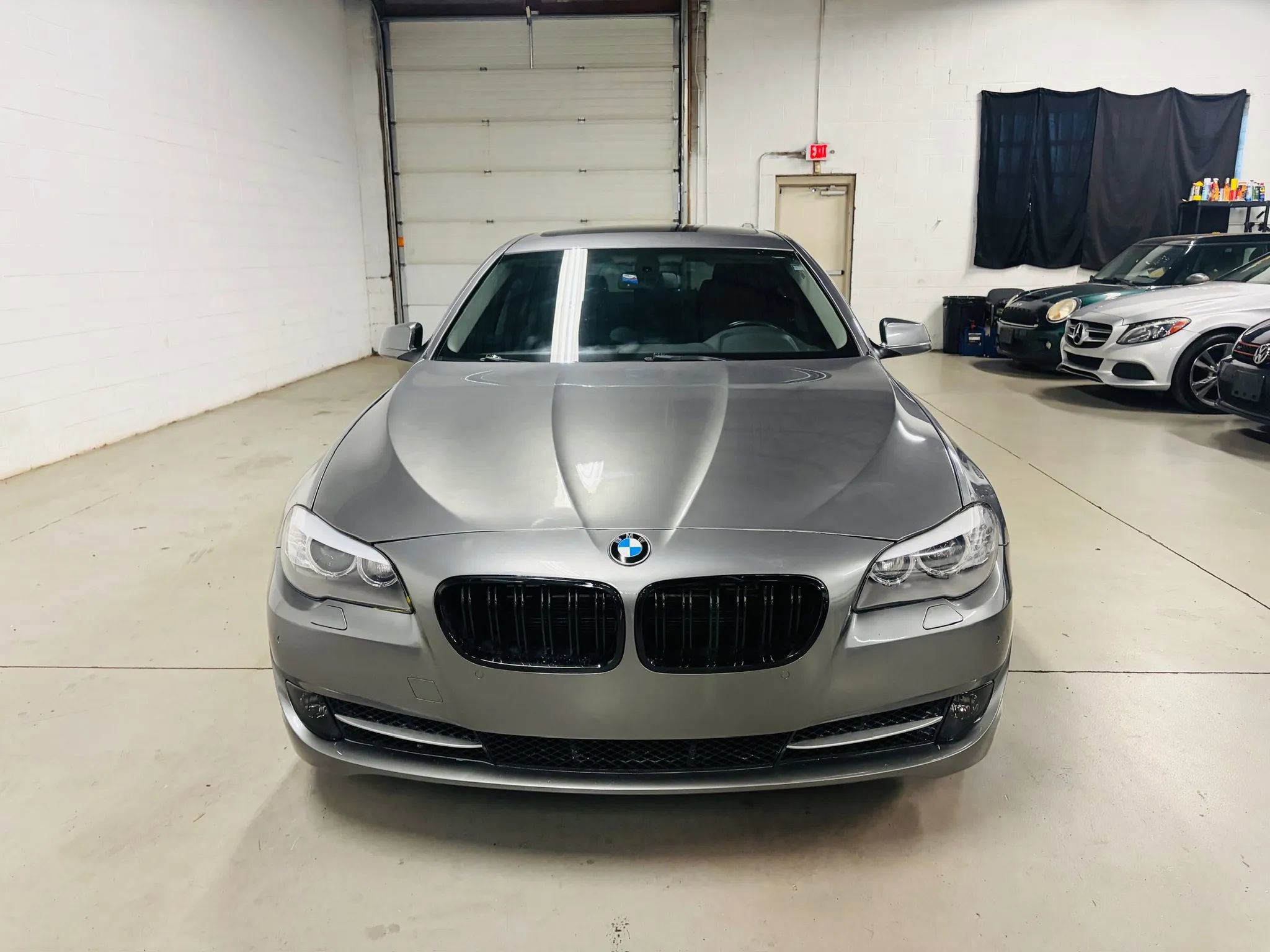 Used 2011 BMW 550i xDrive Sedan AWD/4WD image 3