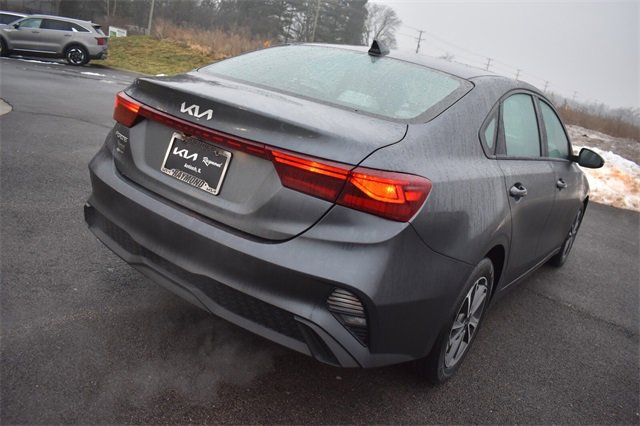 Used 2022 Kia Forte LXS w/ LXS Technology Package image 3
