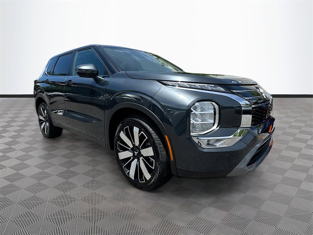 New 2025 Mitsubishi Outlander SE image 3