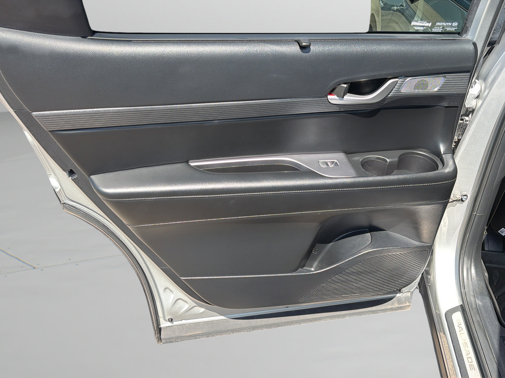 Used 2024 Hyundai Palisade Limited FWD image 15