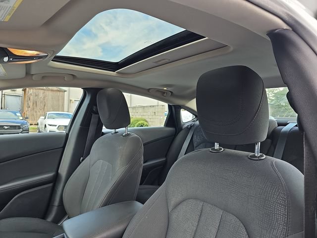 Used 2016 Chrysler 200 Limited w/ Anniversary Edition FWD image 16
