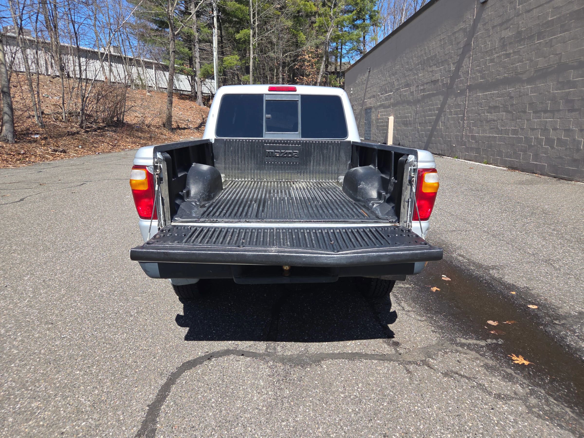 Used 2004 MAZDA B-Series Pickup 4x4 Cab Plus B4000 w/ Convenience Pkg image 13