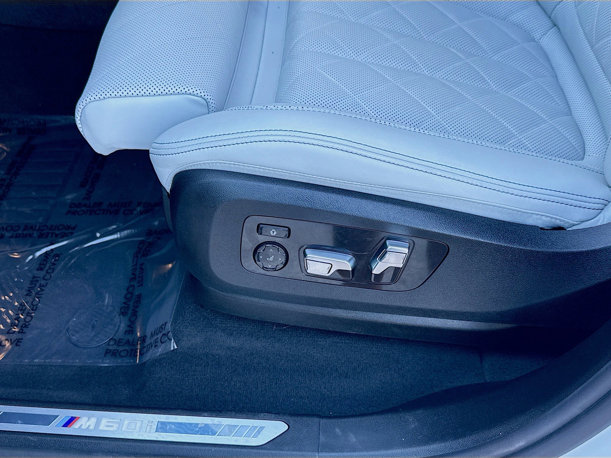 Used 2025 BMW X5 M60i w/ Climate Comfort Package image 19