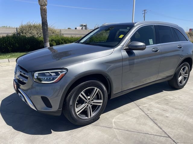 Used 2020 Mercedes-Benz GLC 300 4MATIC w/ Premium Package image 4
