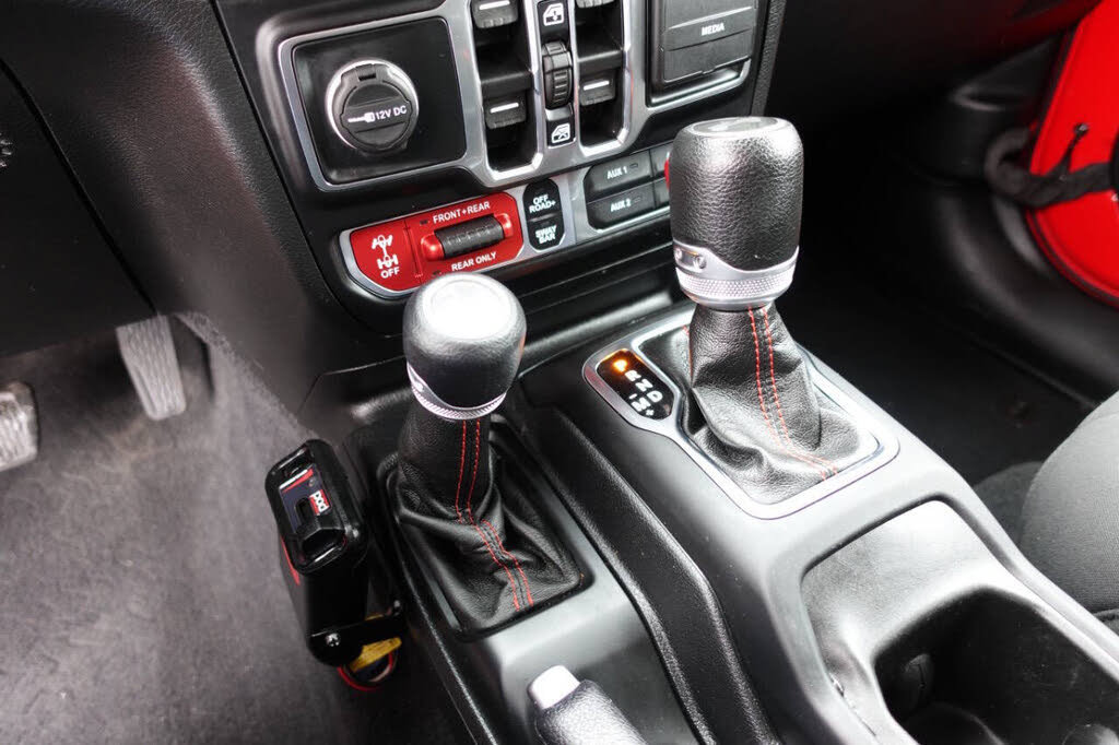 Used 2021 Jeep Wrangler Unlimited Rubicon w/ Dual Top Group AWD/4WD image 61