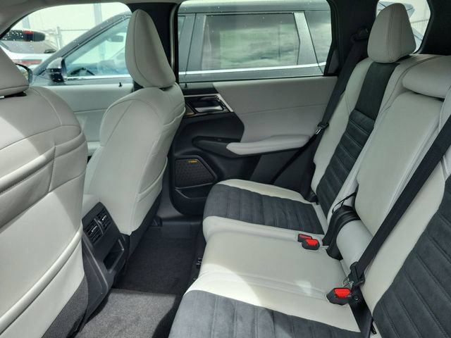 New 2026 Mitsubishi Outlander SE FWD image 14