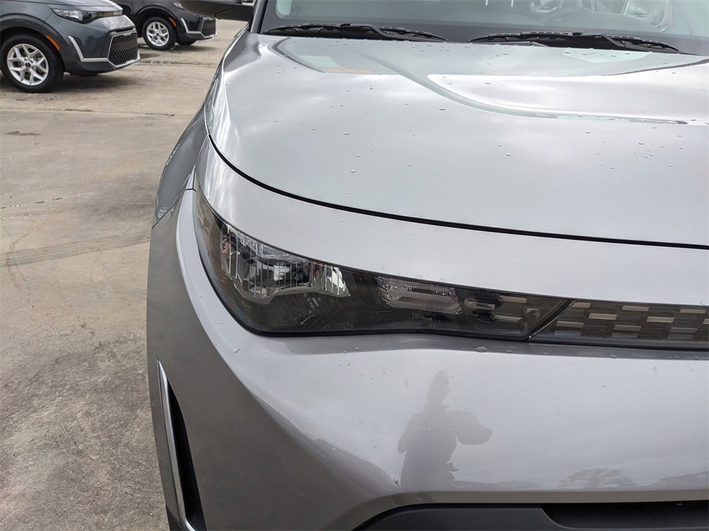 Certified 2025 Kia Soul LX image 11