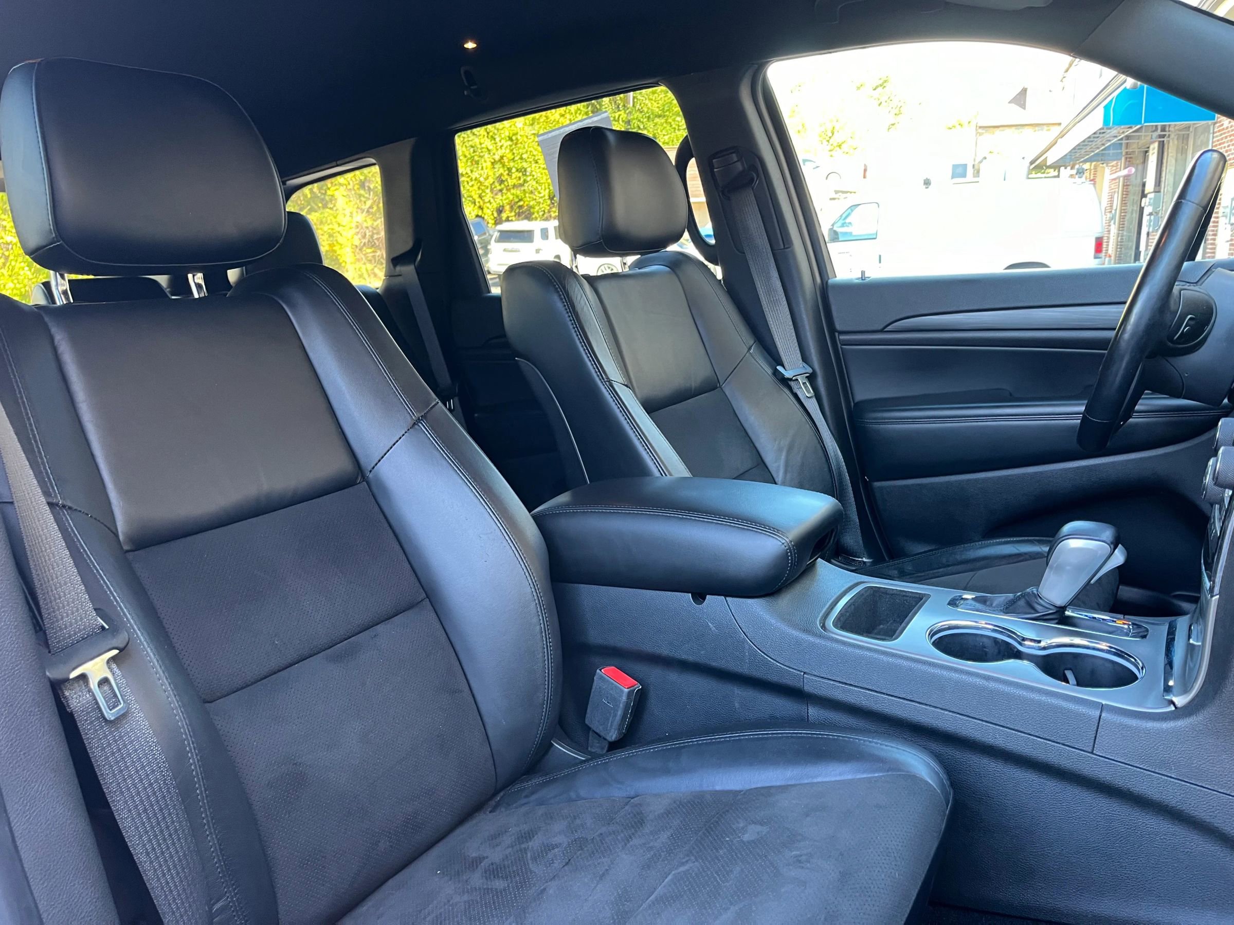 Used 2021 Jeep Grand Cherokee Laredo X image 13