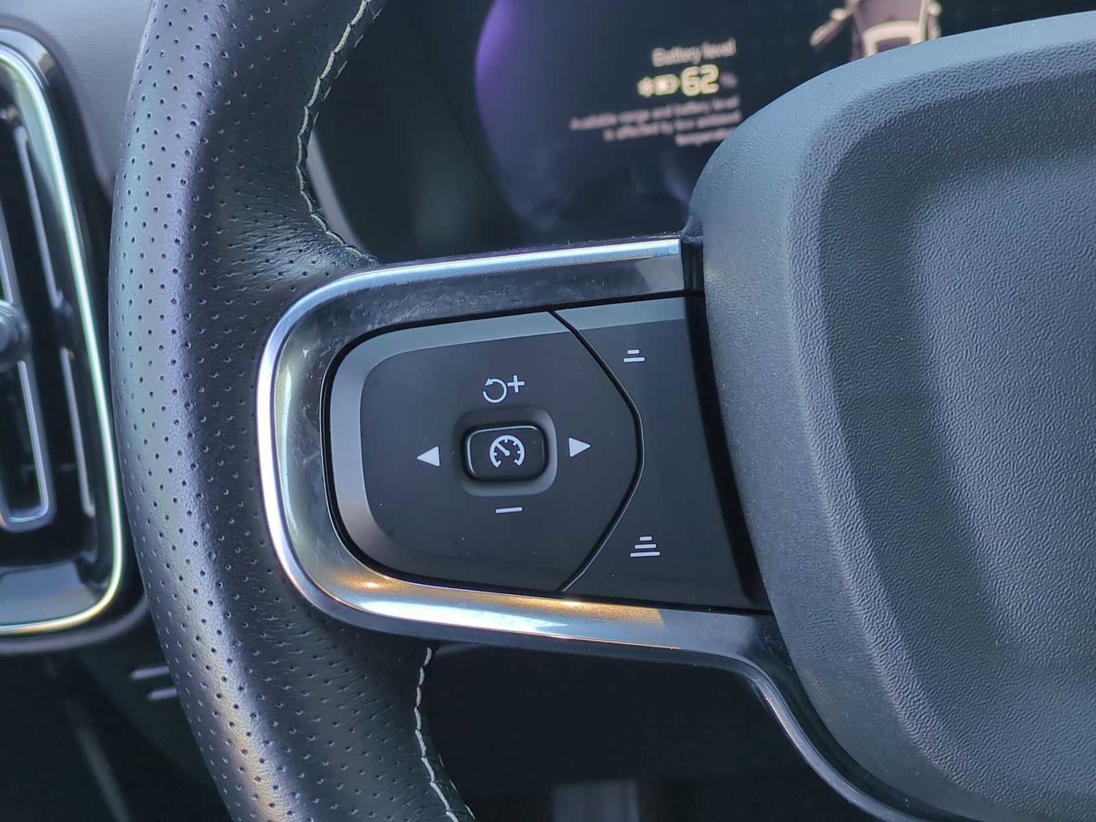 Used 2021 Volvo XC40 P8 Recharge w/ Advanced Package image 23