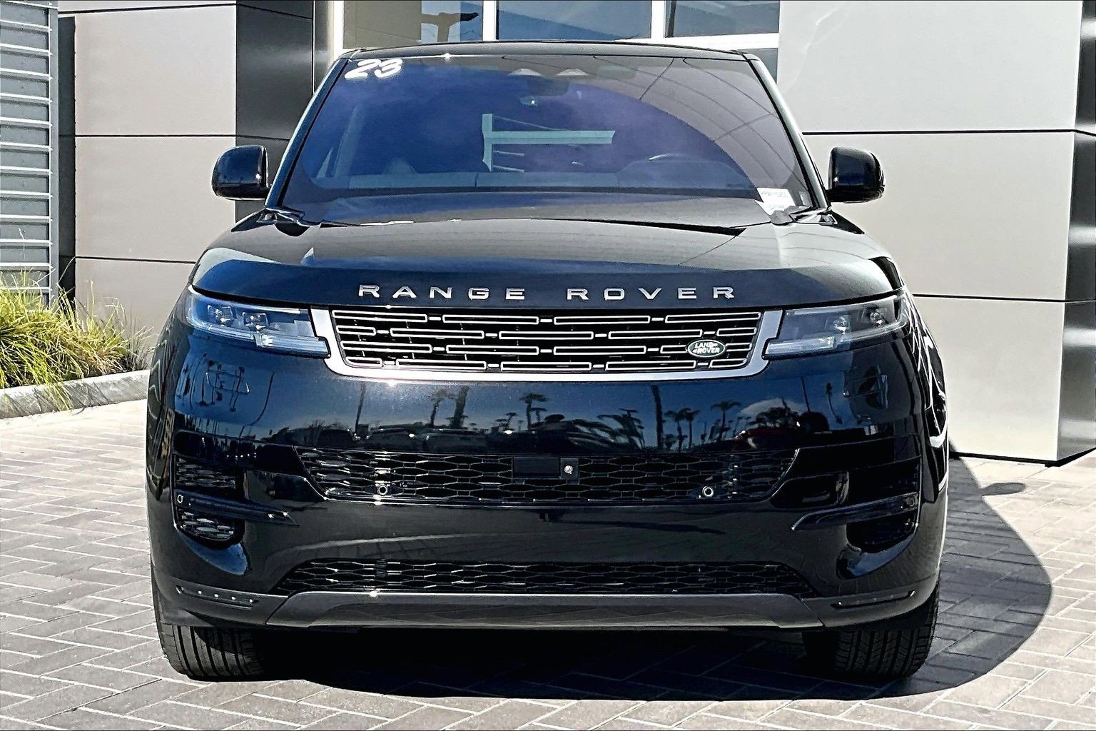 Used 2023 Land Rover Range Rover Sport SE image 2