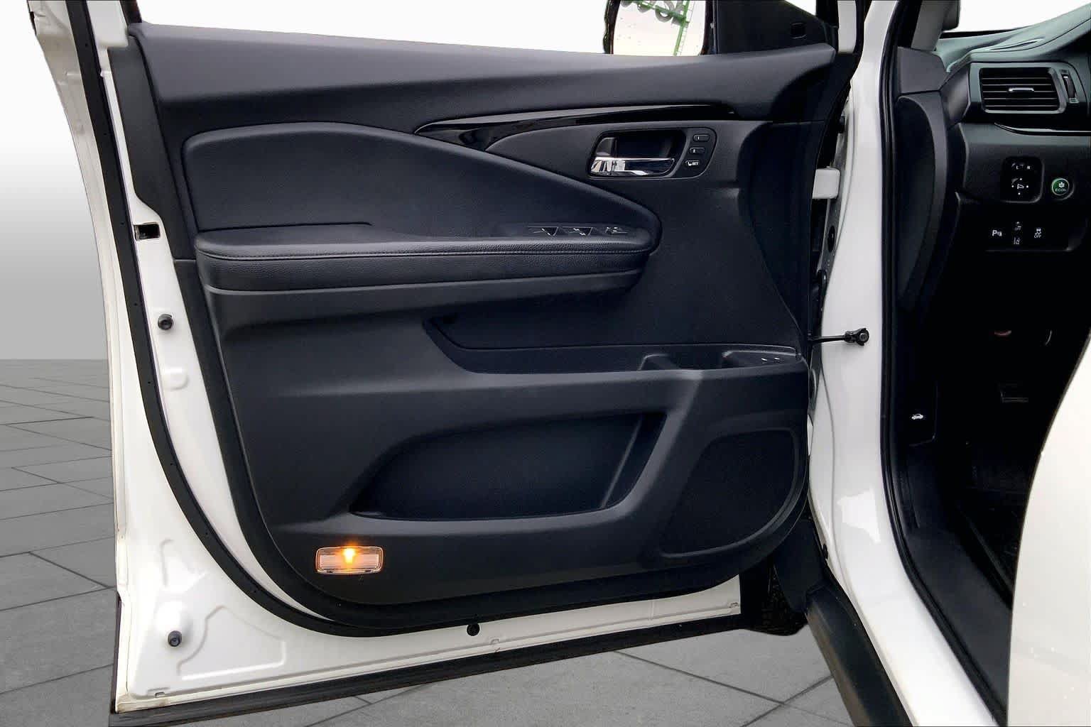 Certified 2020 Honda Pilot Touring image 22