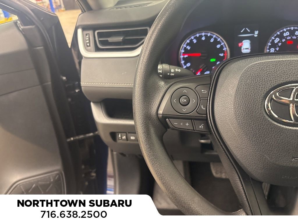 Used 2020 Toyota RAV4 XLE w/ Carpet Mat Package AWD/4WD image 19