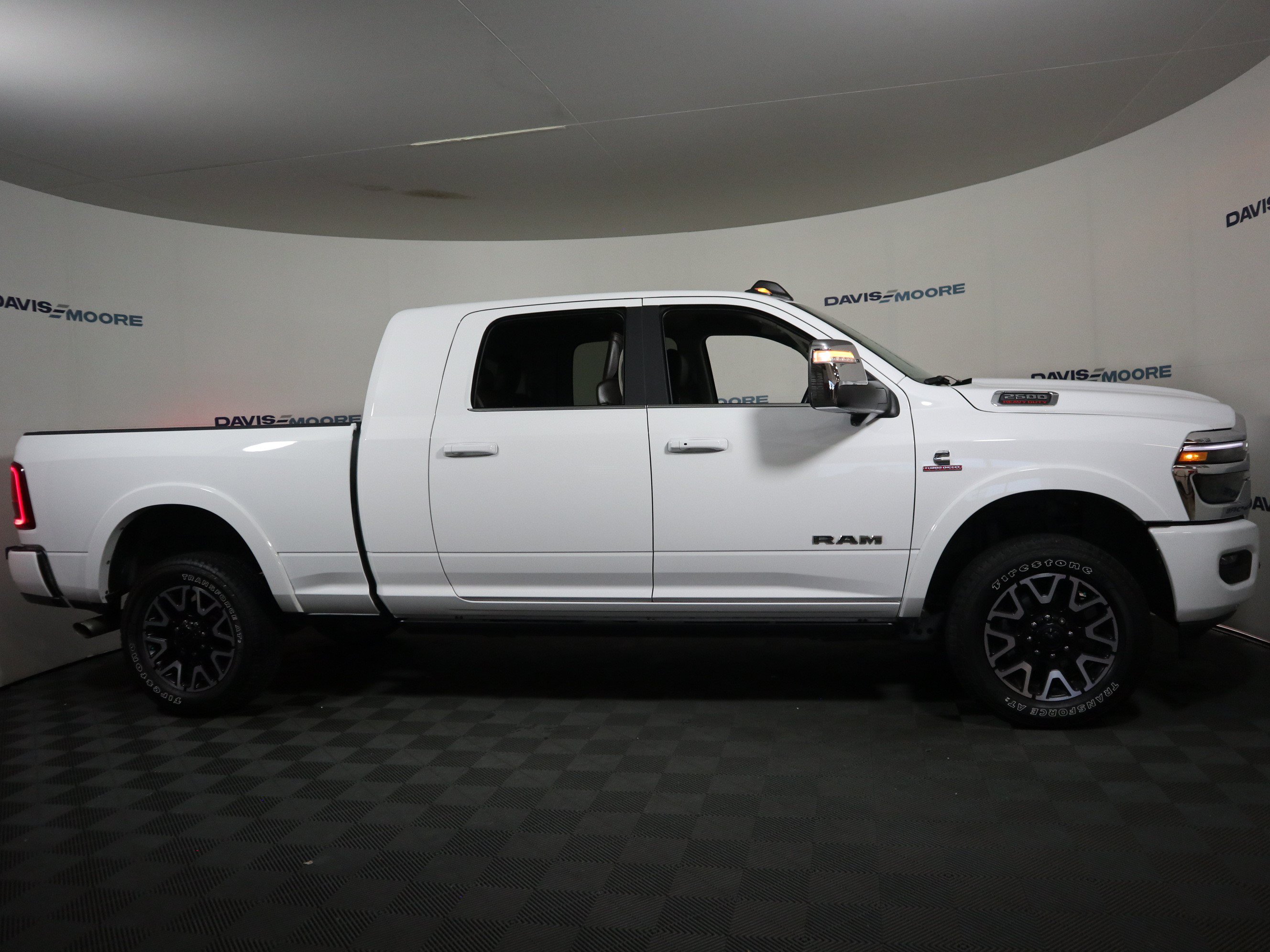 Used 2025 RAM 2500 Limited AWD/4WD image 4