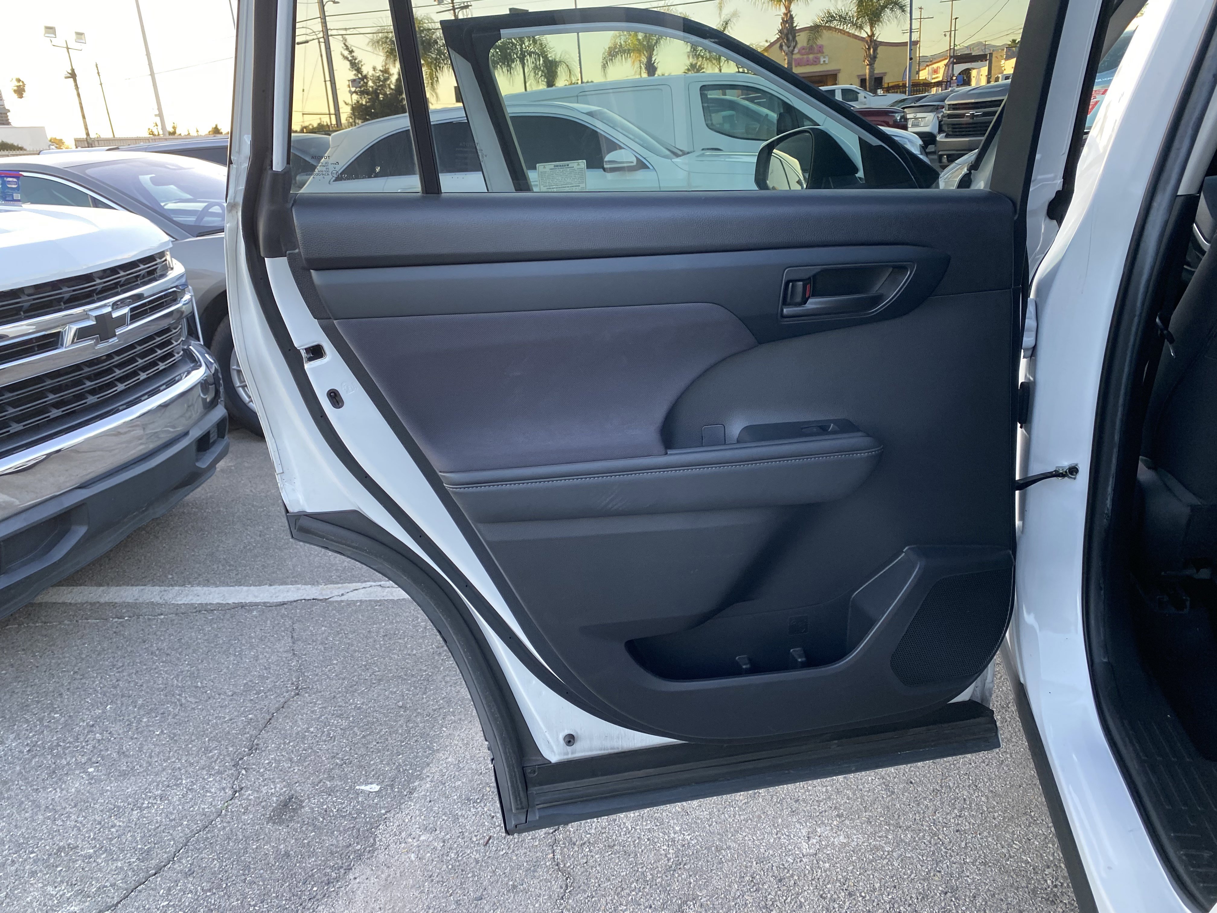 Used 2022 Toyota Highlander LE FWD image 20