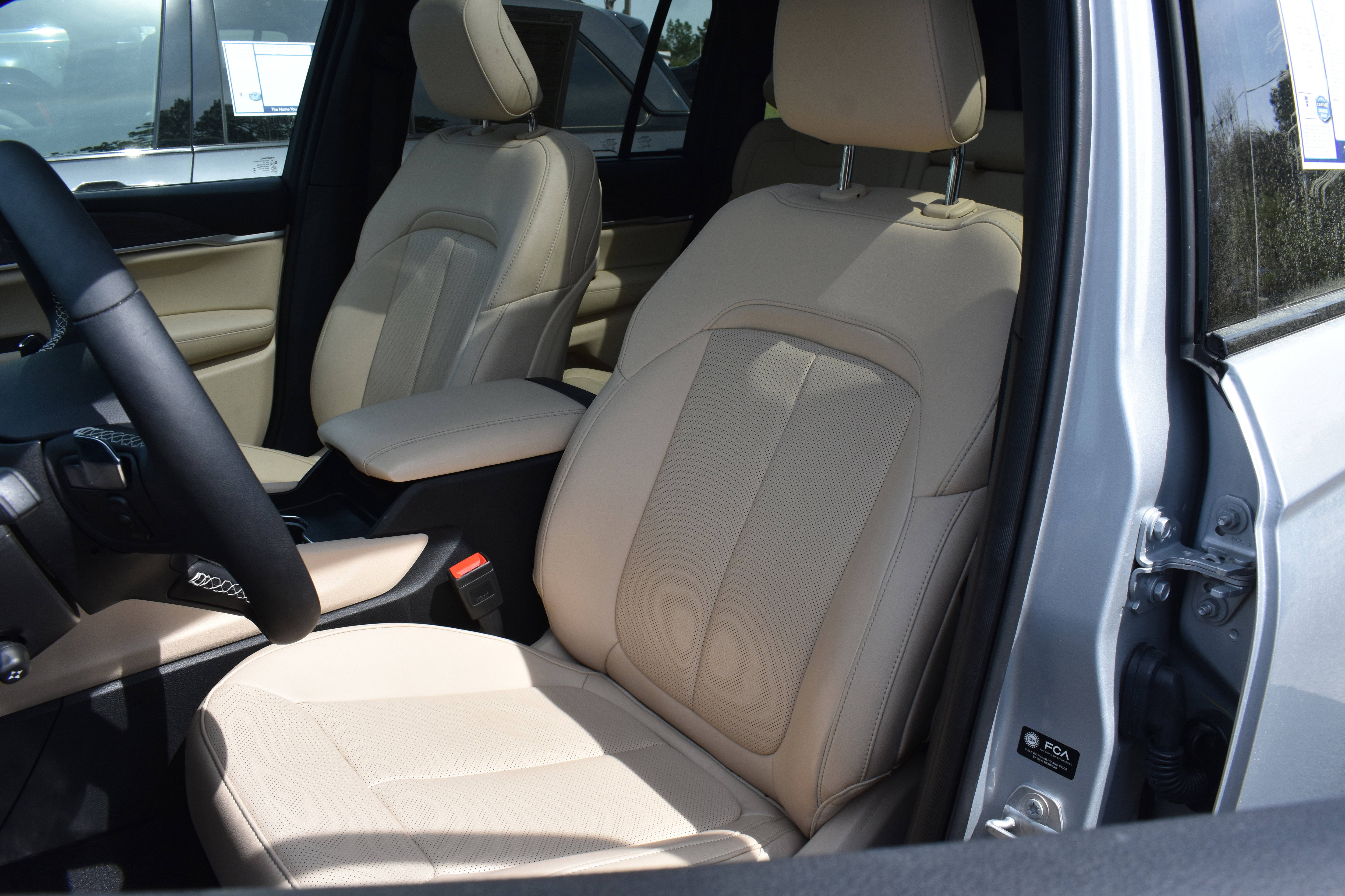 Used 2025 Jeep Grand Cherokee Limited w/ Luxury Tech Group II image 27