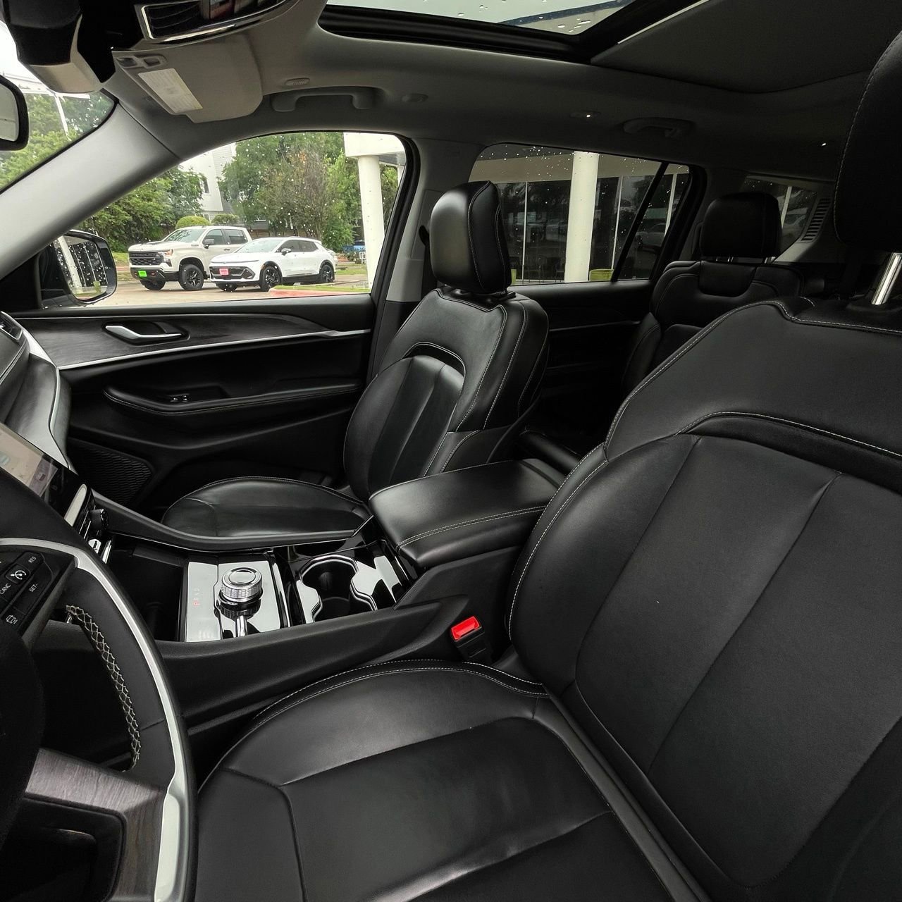 Used 2023 Jeep Grand Cherokee L Limited AWD/4WD image 21