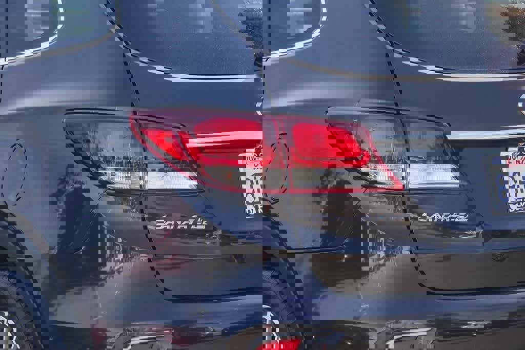 Used 2018 Hyundai Santa Fe SE image 7