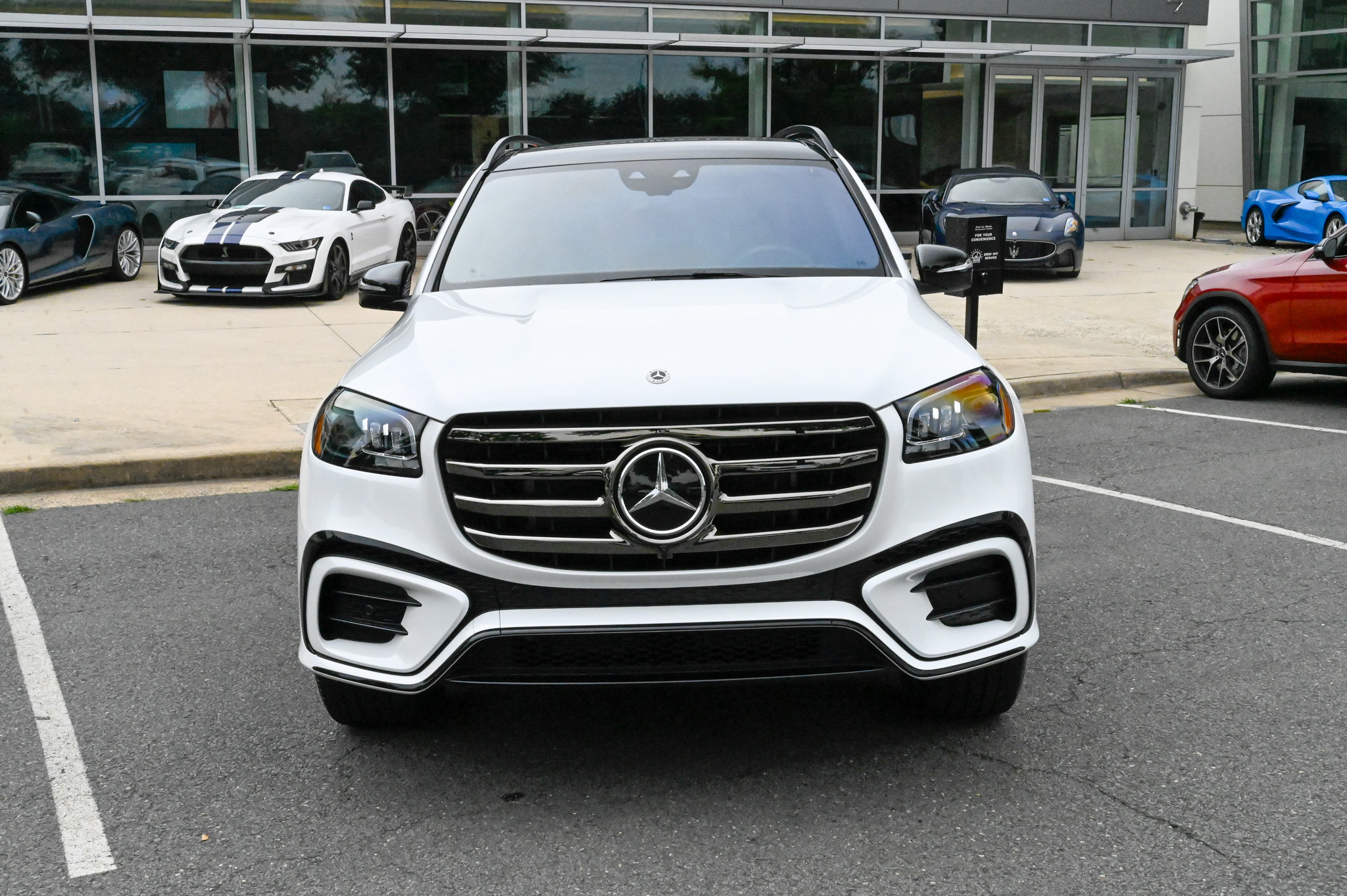 Used 2025 Mercedes-Benz GLS 580 4MATIC image 2