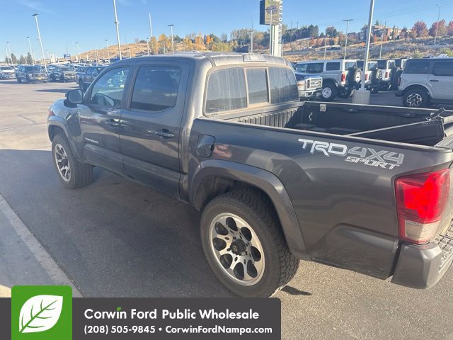Used 2016 Toyota Tacoma TRD Sport w/ Towing Package AWD/4WD image 3