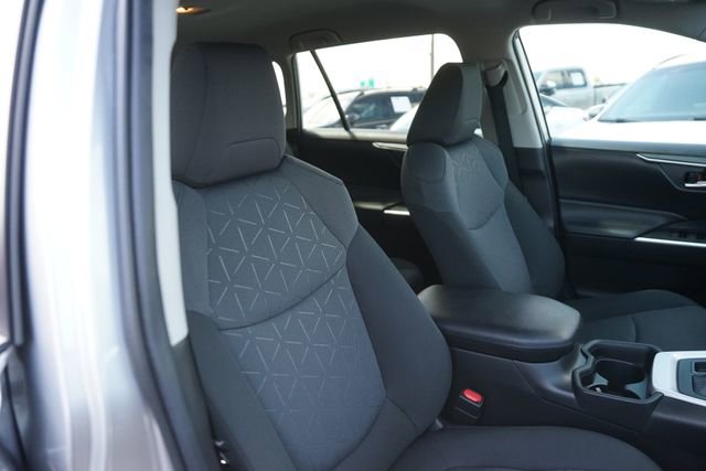 Used 2020 Toyota RAV4 XLE FWD image 19