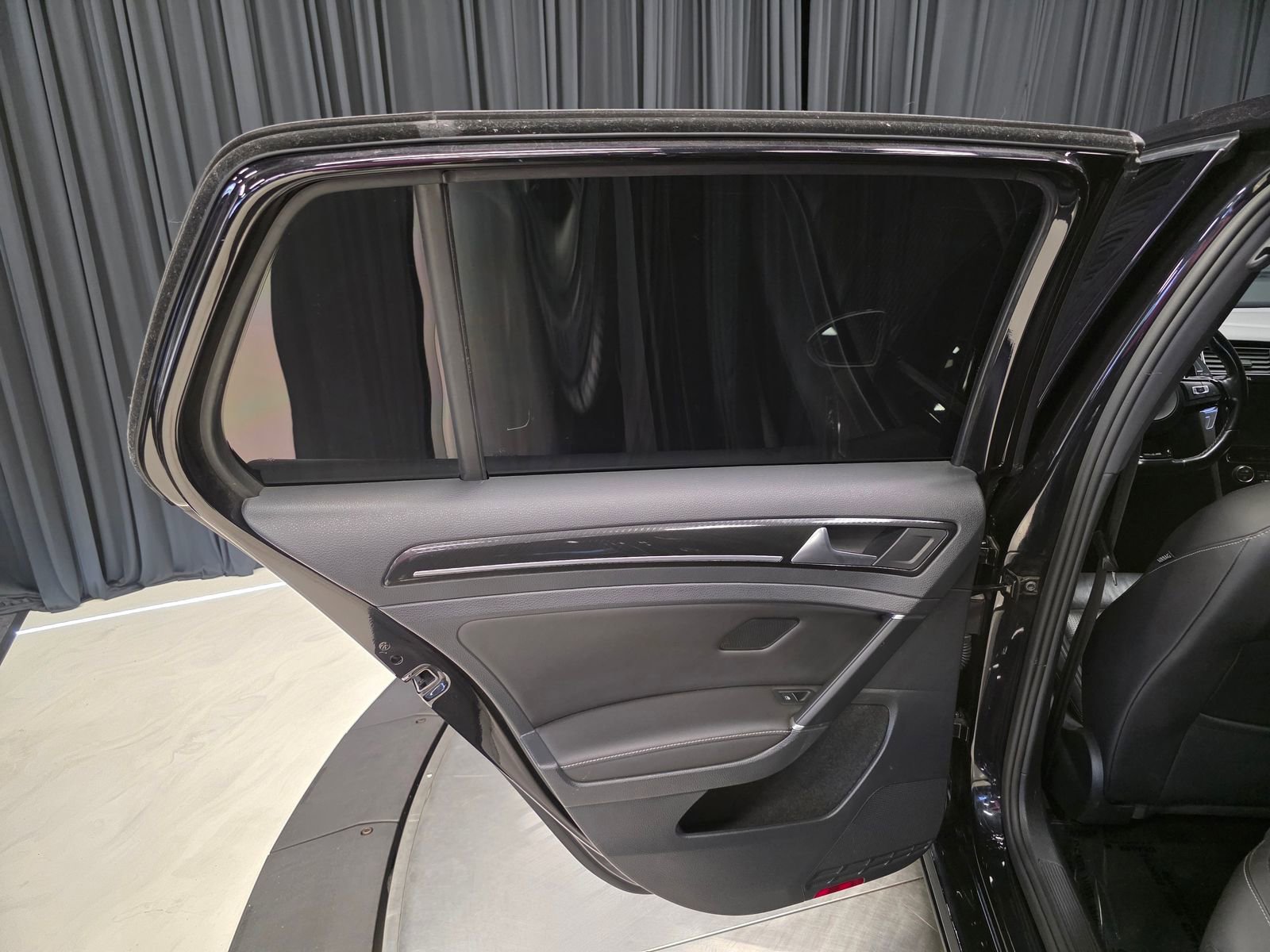 Used 2018 Volkswagen Golf R 4-Door AWD/4WD image 21