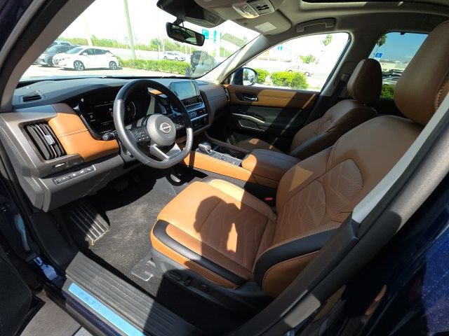 Used 2025 Nissan Pathfinder Platinum w/ Cargo Package image 12