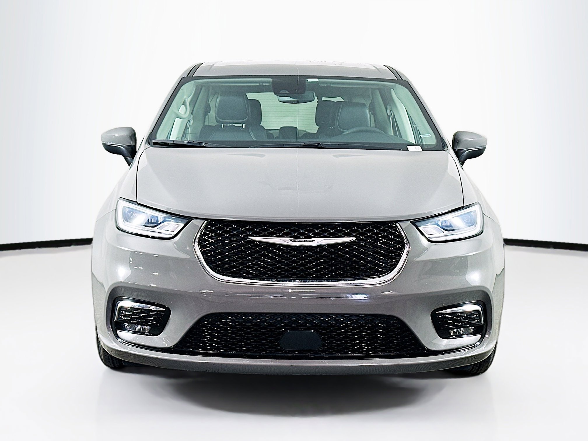 Used 2023 Chrysler Pacifica Touring-L image 2