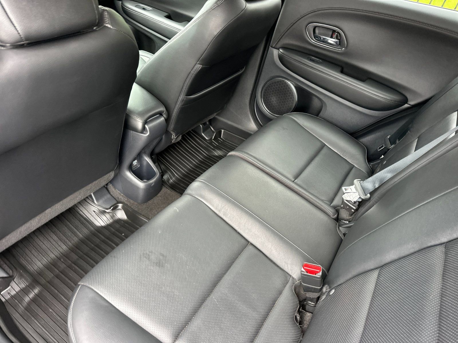 Used 2021 Honda HR-V Touring image 11
