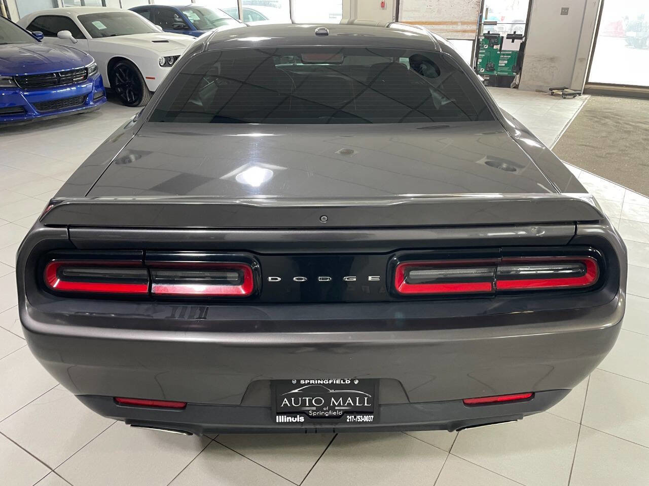 Used 2019 Dodge Challenger SXT image 6
