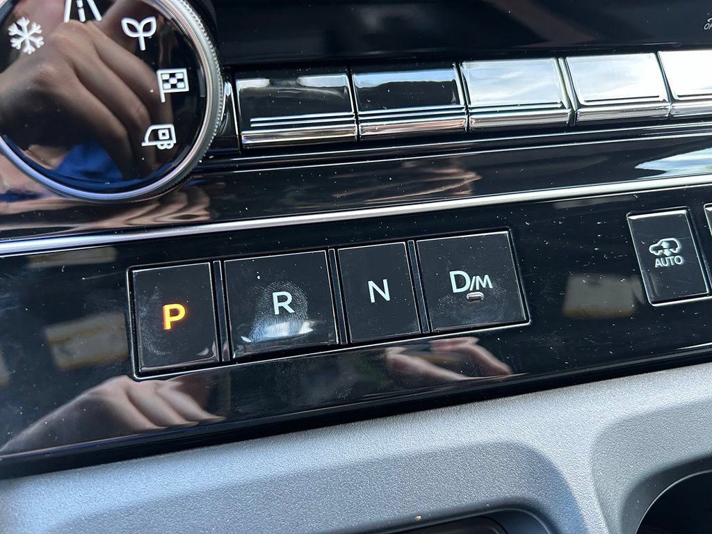 Used 2025 Nissan Armada Platinum Reserve RWD image 44