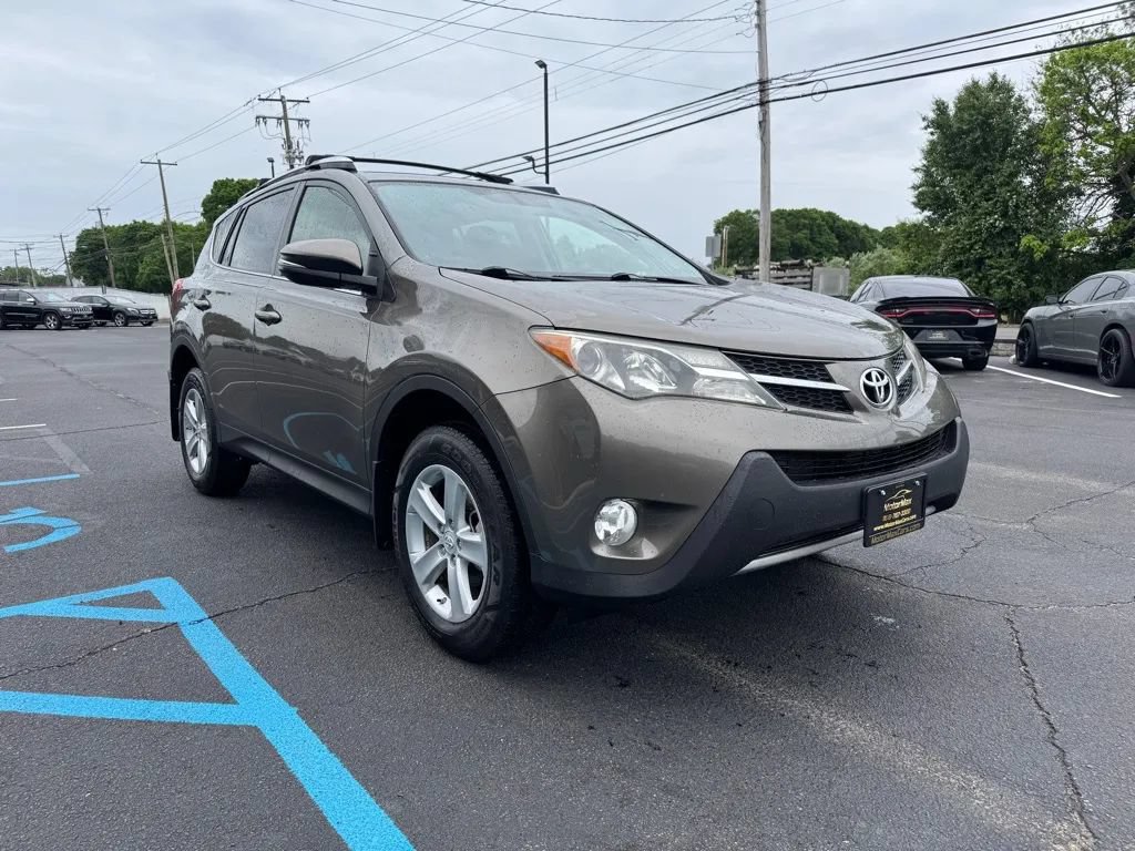 Used 2014 Toyota RAV4 XLE AWD/4WD image 4