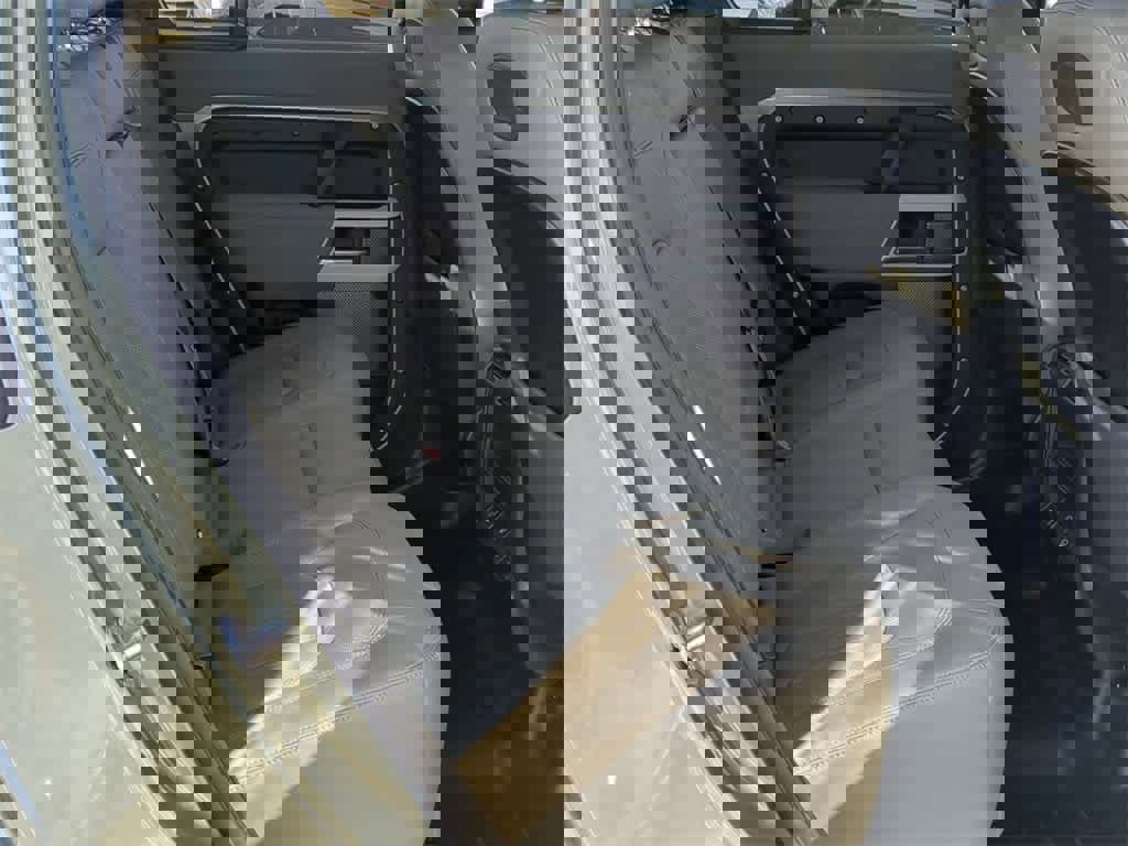 Used 2022 Land Rover Defender 110 SE image 19