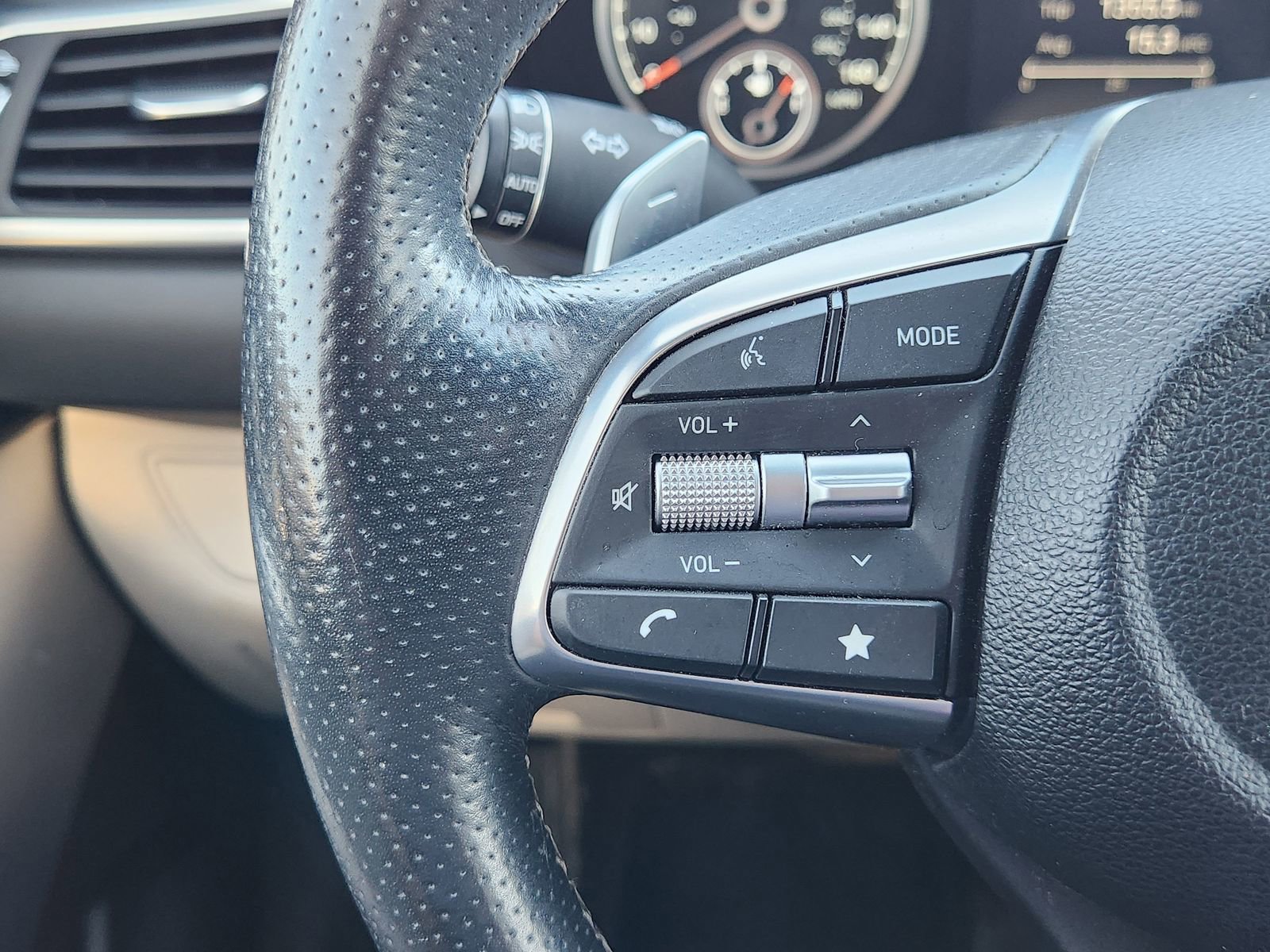 Used 2022 Genesis G70 2.0T image 32