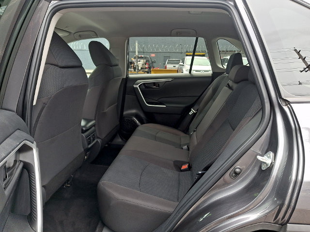 Used 2023 Toyota RAV4 LE AWD/4WD image 10