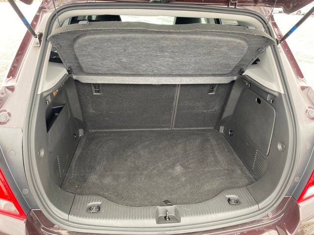 Certified 2022 Chevrolet Trax LT w/ LT Convenience Package image 18