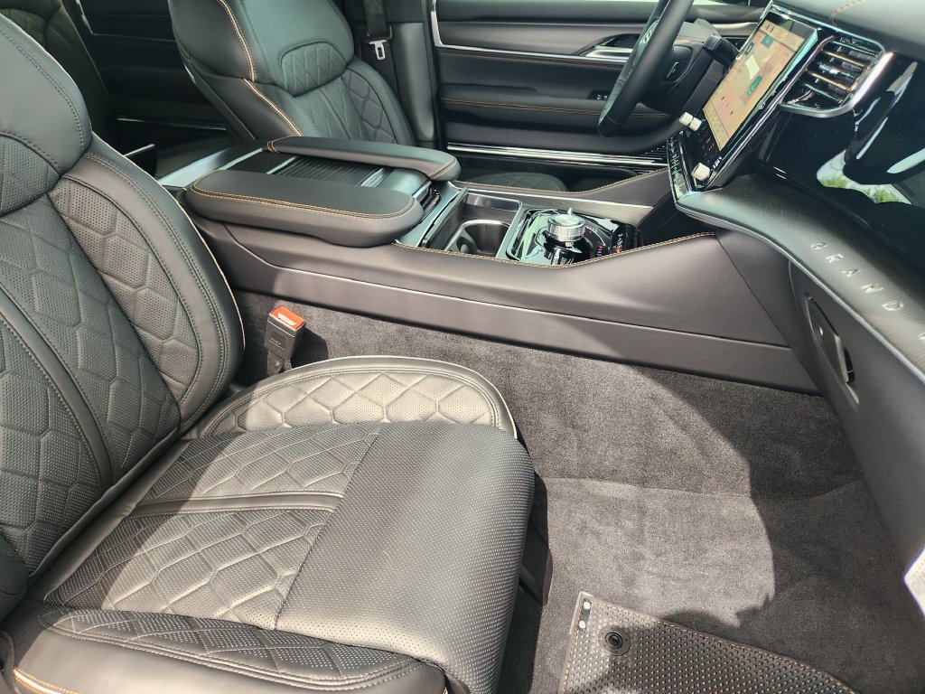 New 2026 Jeep Grand Wagoneer Summit AWD/4WD image 11