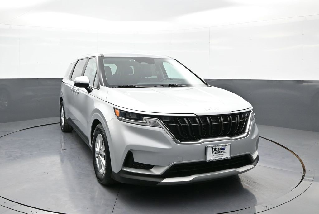 Certified 2023 Kia Carnival LX image 3