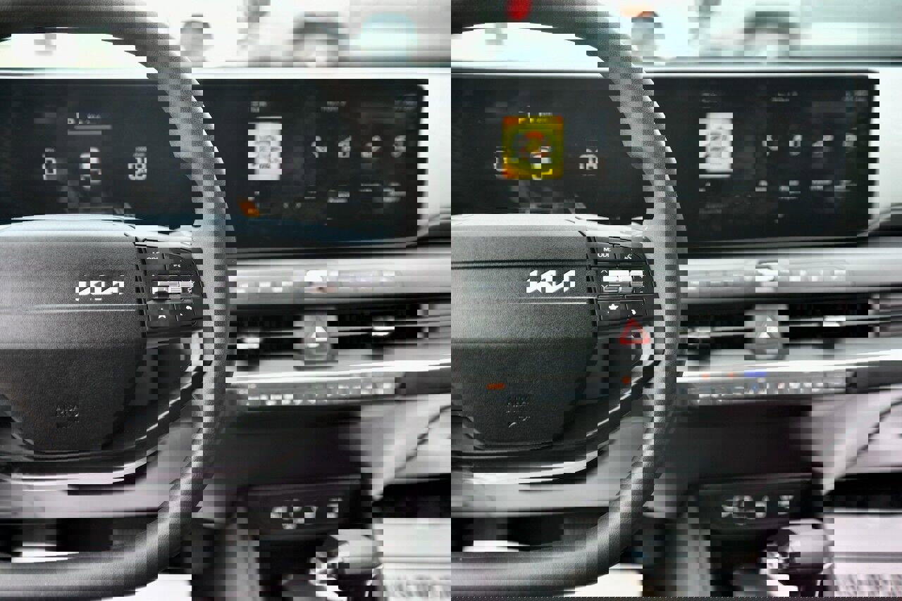 Used 2025 Kia K4 LXS image 24