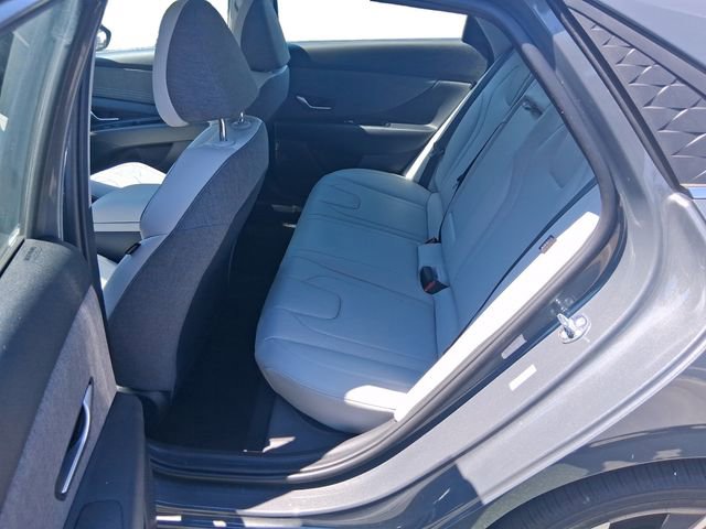 Used 2026 Hyundai Elantra Limited FWD image 16