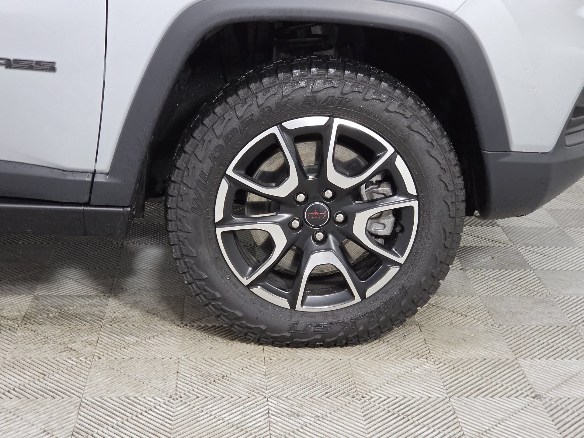 Used 2025 Jeep Compass Trailhawk w/ Trailhawk Elite Group AWD/4WD image 52