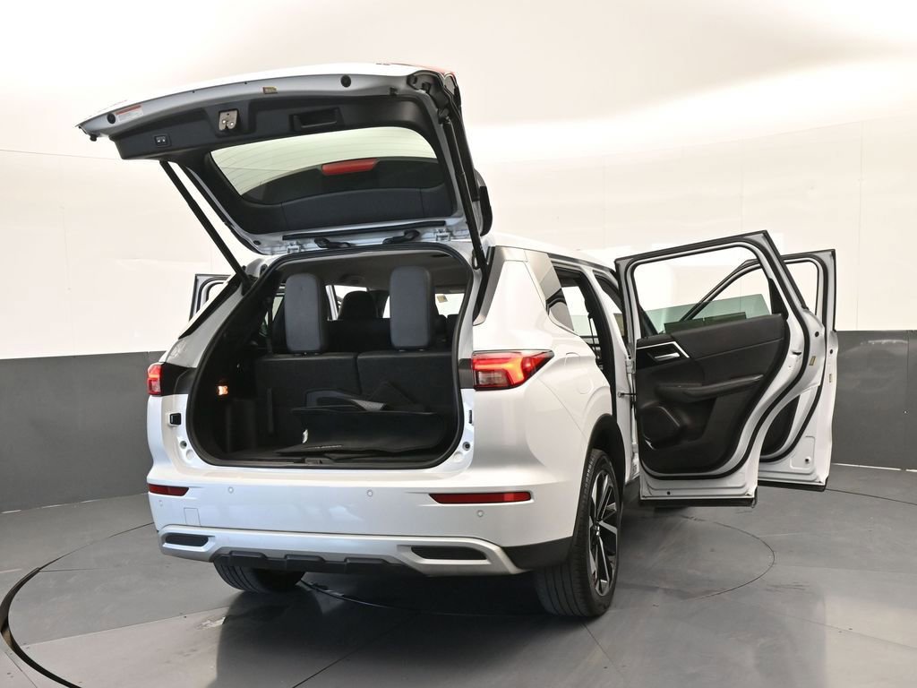Used 2023 Mitsubishi Outlander SE image 83