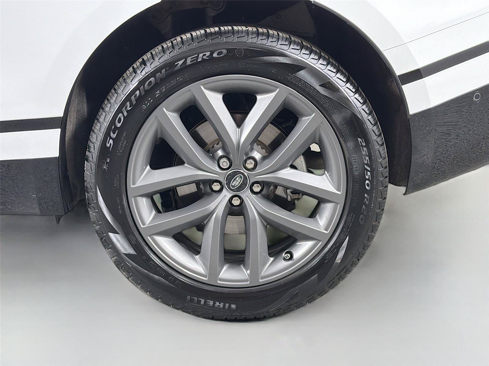 Certified 2026 Land Rover Range Rover Velar Dynamic SE AWD/4WD image 29