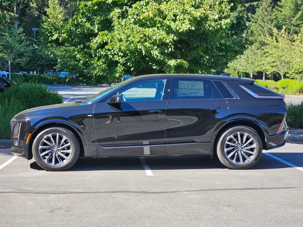 Certified 2026 Cadillac Lyriq Sport AWD/4WD image 2