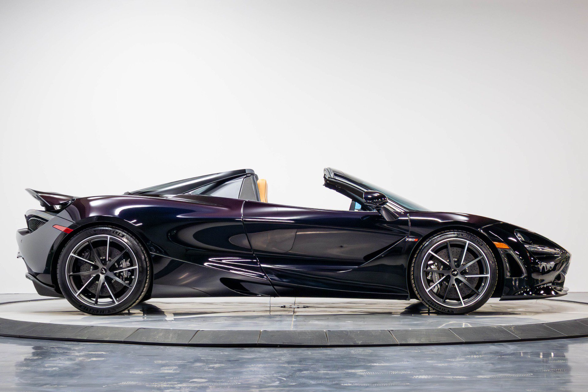 Used 2019 McLaren 720S Luxury RWD image 17