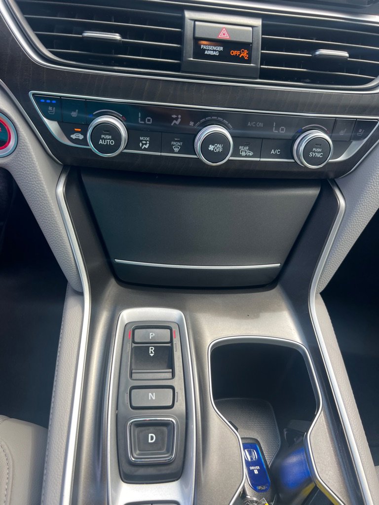 Used 2018 Honda Accord Touring image 32