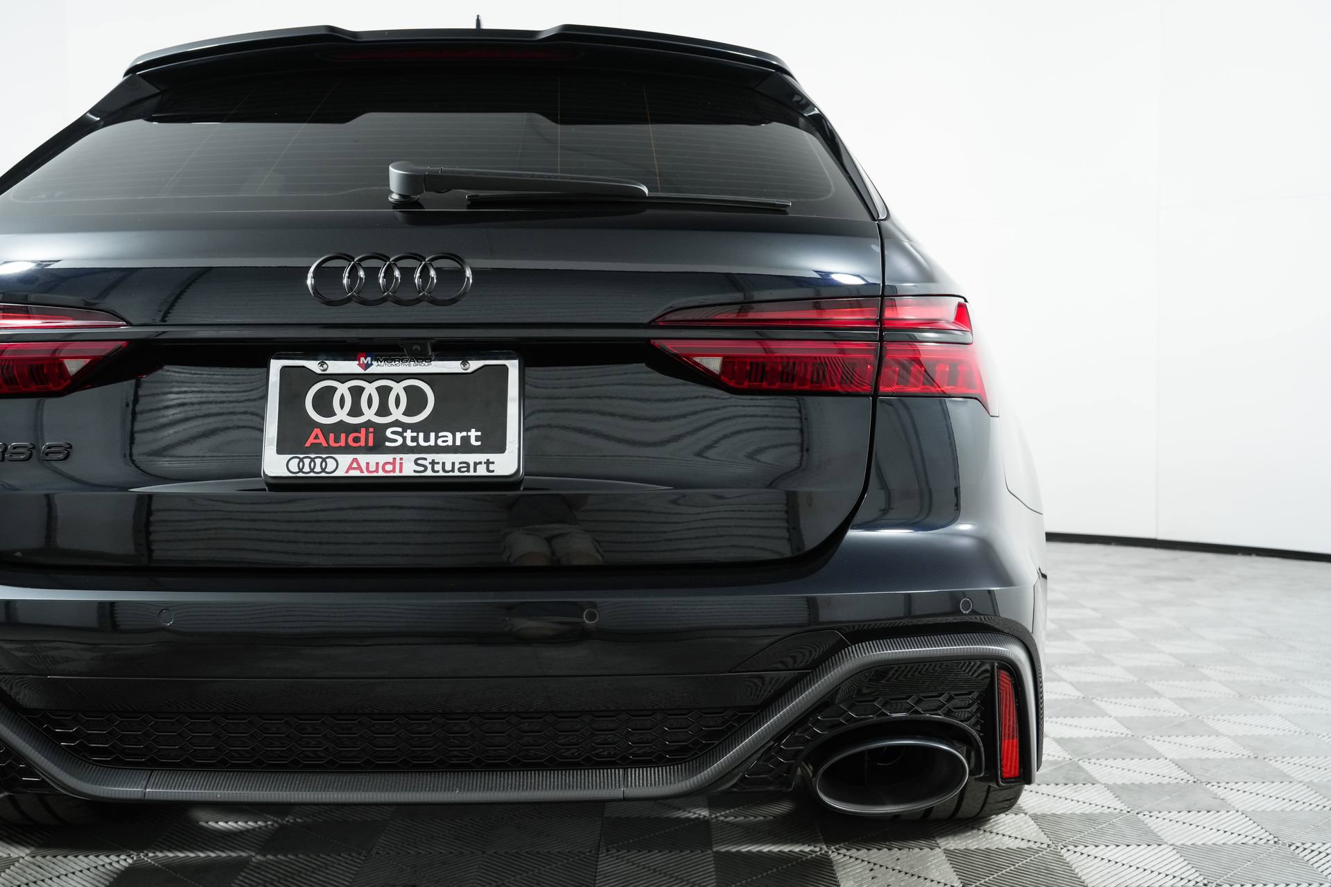 Used 2024 Audi RS 6 performance w/ Matte Carbon Package image 47