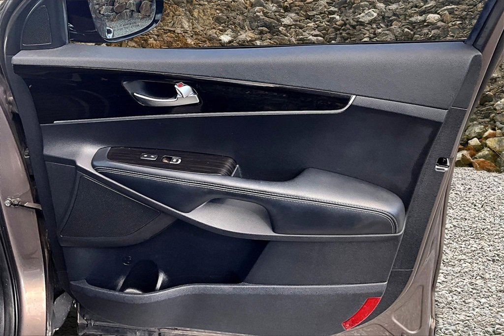Used 2019 Kia Sorento LX image 21