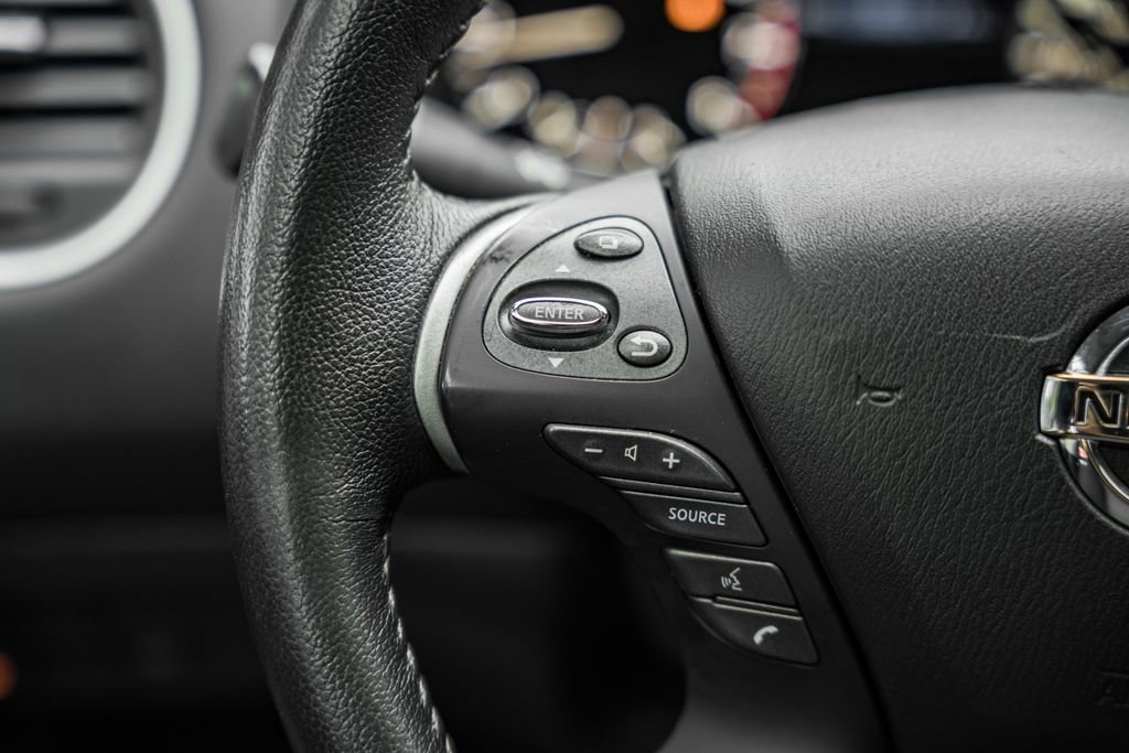 Used 2020 Nissan Pathfinder SV image 24