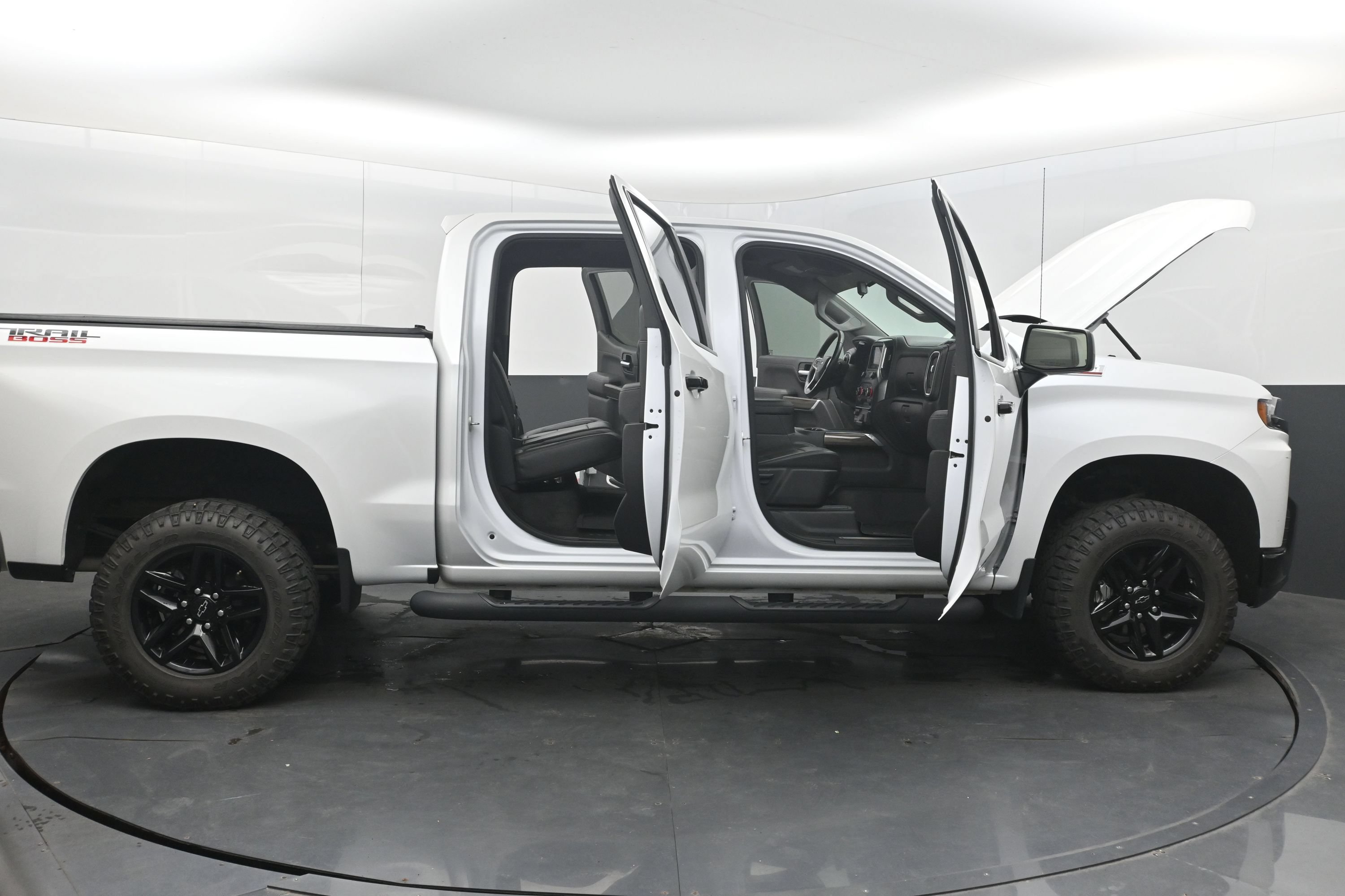 Used 2020 Chevrolet Silverado 1500 LT Trail Boss AWD/4WD image 46